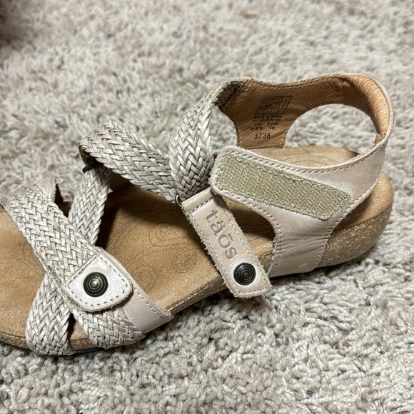Women’s Taos Sandals.  Tan on color. Size 5-5.5. (36) - Picture 9 of 9
